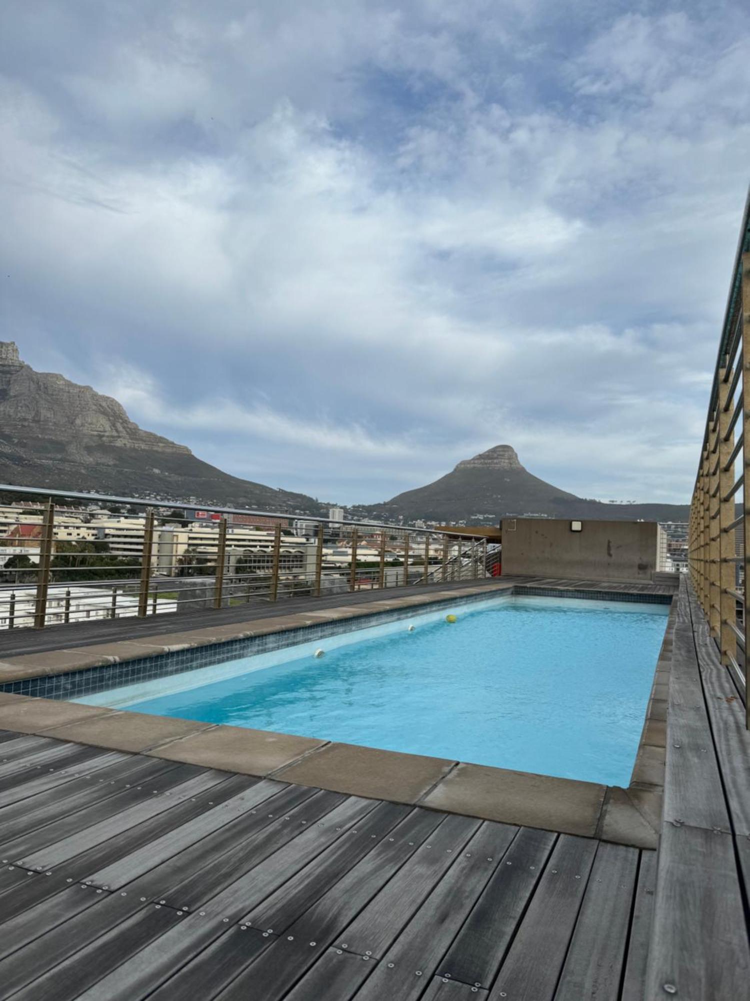 Luxury With Table Mountain View Apartment