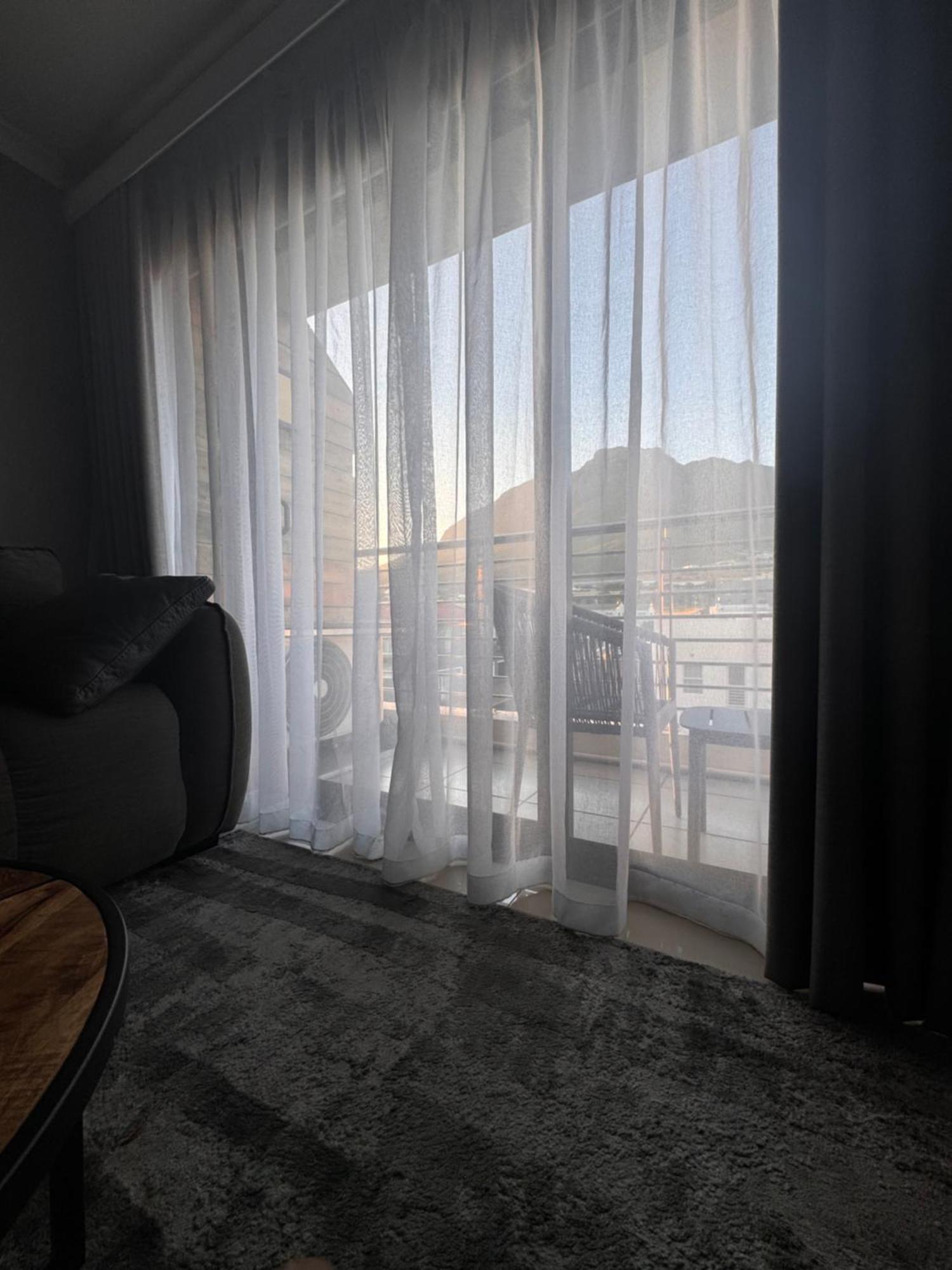 Apartment Luxury With Table Mountain View