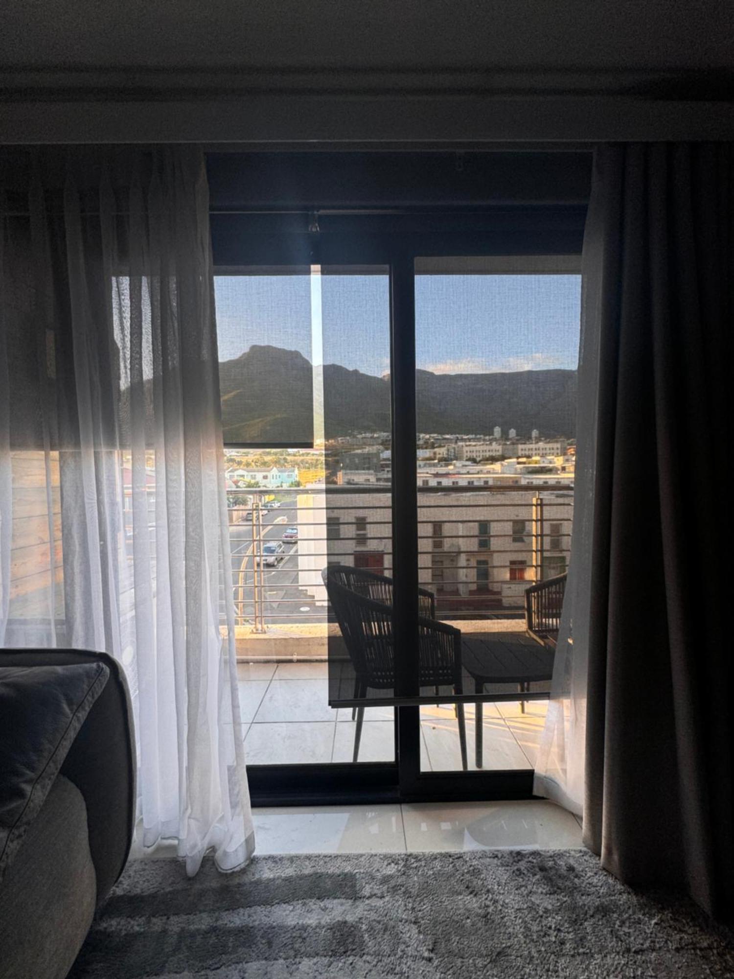 Luxury With Table Mountain View Apartment *