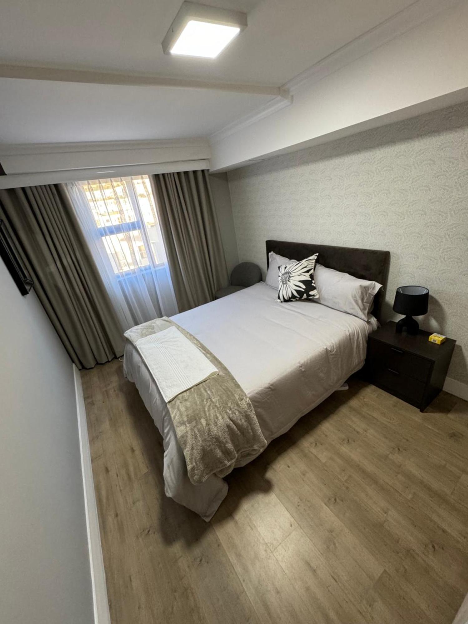 Luxury With Table Mountain View Apartment