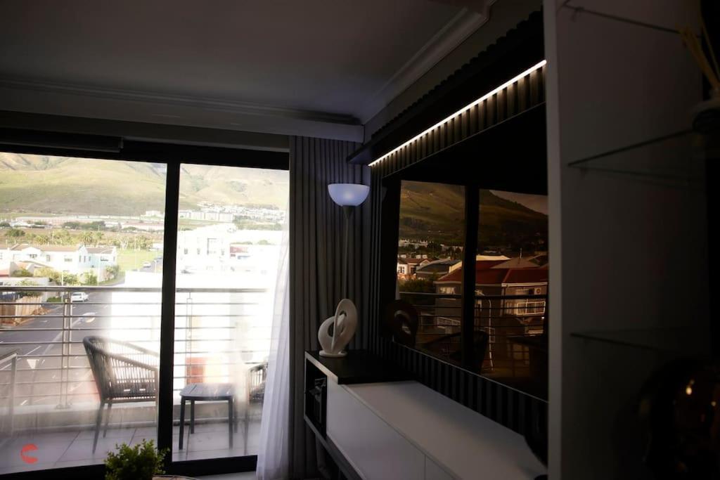 Luxury With Table Mountain View