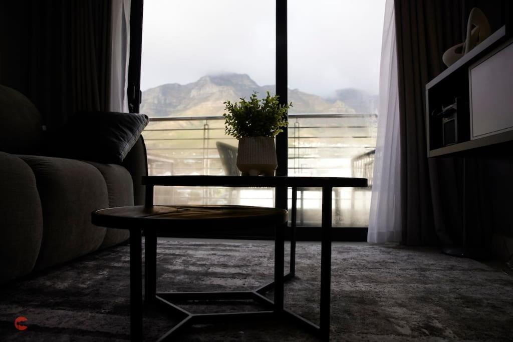 Apartment Luxury With Table Mountain View